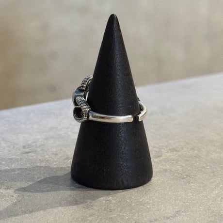 2512RG0717 / Oval line Snake ring（Silver）