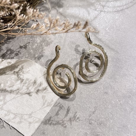 Hook scroll motif Pierce（Gold） / 2110-PR0529