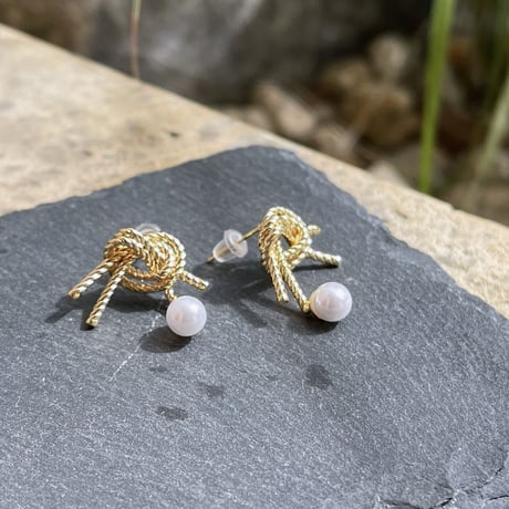 2309PR0586 / Knot twist double line pearl Pierce（Gold）