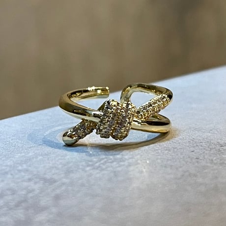 2506RG0638 / Shining knot twist ring（Gold）
