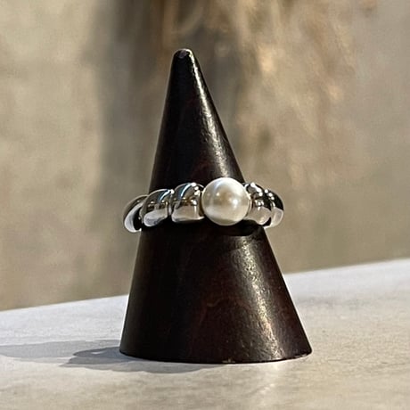 2410RG0526 / Twist center pearl ring（Silver）