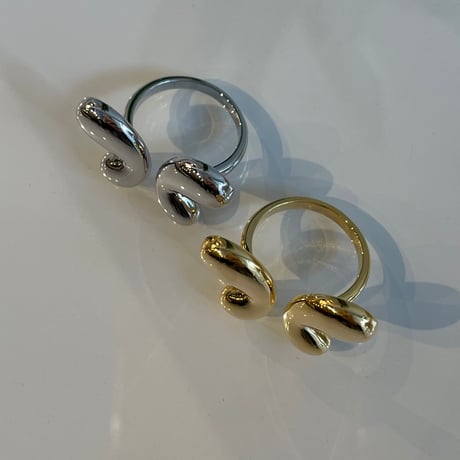 2401RG0381 / Plump butterfly motif ring（Gold）