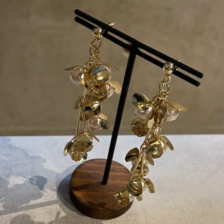 2501PR0744 / Metal pearl long tassel studs pierce（Gold）