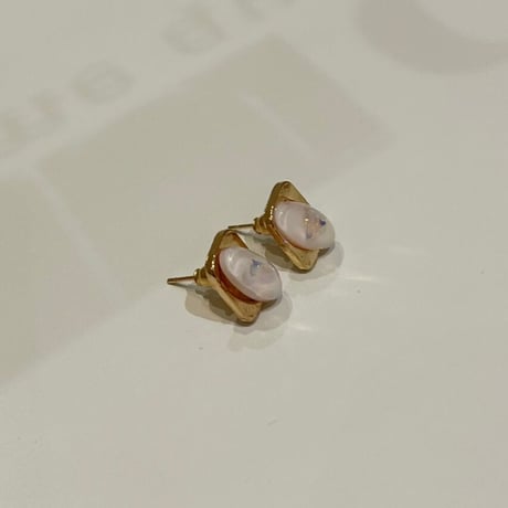 Oval shell stone pierce（Gold/White）/ 2112_PR0417