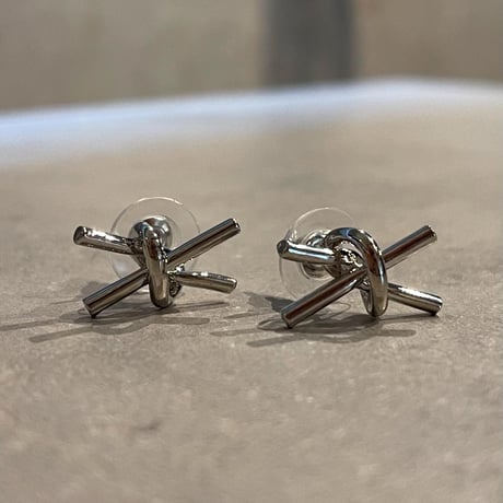 2404PR0695 / Mini knot cross Pierce（Silver）