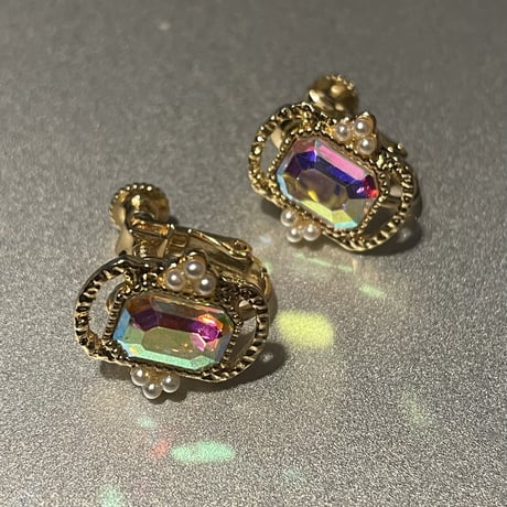 2302_ER0130 / Aurora Bijou Square Design Clip Earings（Gold/Aurora)