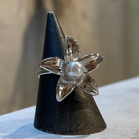 2506RG0658 / Large flower pearl ring（Silver）