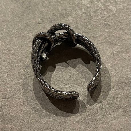 2501RG0567 / Irregular twist line ring（Silver）