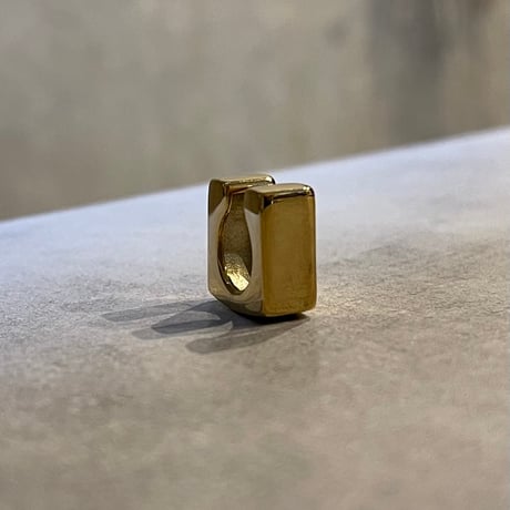 2505EC023 / Square shape Earcuff（Gold）