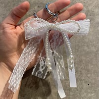 2407GS006(S)/ Lace pearl ribbon Keychain（White）