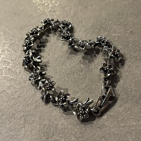 2505BR0082 / Flower motif Antique bracelet （Silver）