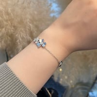 2506BR0090 / Asymmetry stone flower bracelet（Silver）
