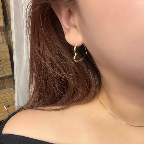 2410PR0727 / heart line hoop pierce（Gold）
