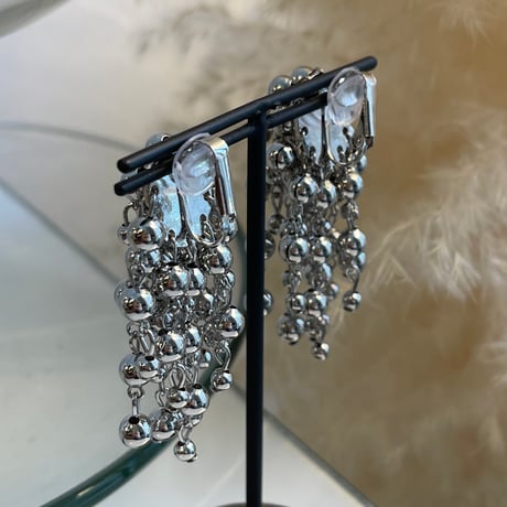 2405ER005 / Metal ball shower Clip Earrings（Silver）
