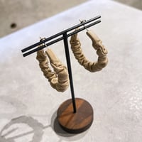 Leather gather hoop pierce（Beige）/ 2210_PR0516