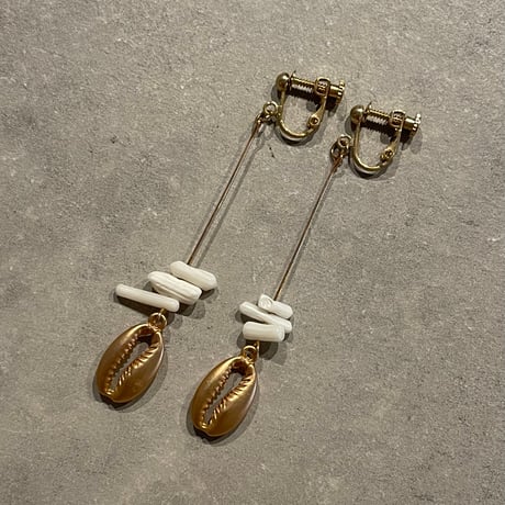 2403ER002  / Shell long design Clip Earrings（Gold）