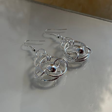2404PR0701 / Irregular circle connect ball Pierce（Silver）