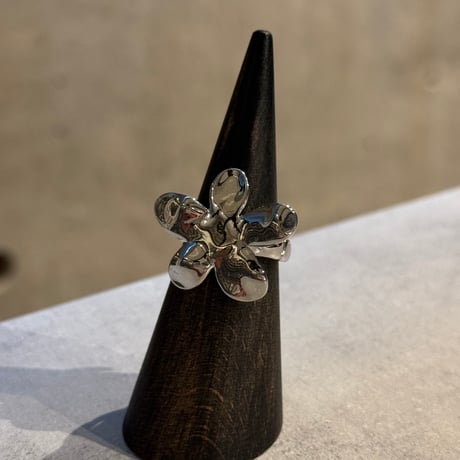 2411RG0546 / Big flower design ring（Silver）