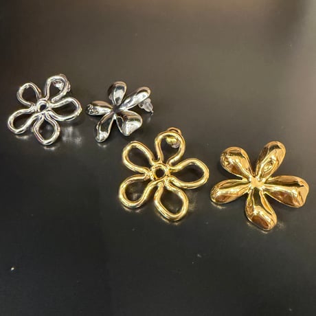 2604PR0842 / Asymmetry flower pierce（Silver）