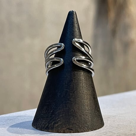 2505RG0632 / Layered wave line ring（Silver）