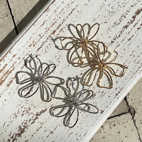 2304PR0551 / Flower Design Pierce（Gold）