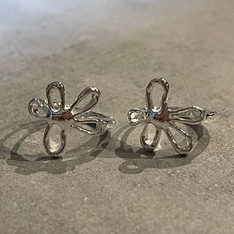 2510PR0822 / Flower motif hoop Pierce（Silver）