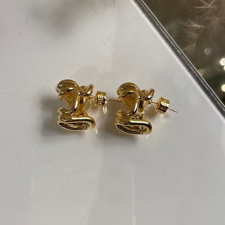 2403PR0665 / Twist metal irregular Pierce（Gold）