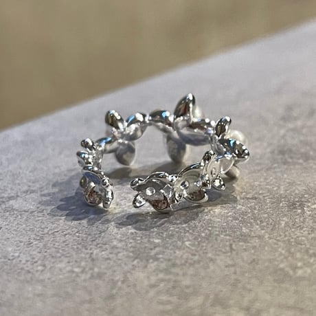 2602RG0738 / Flower triple pearl Ring（Silver）