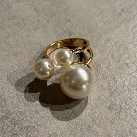 2411RG0548 / triple pearl design ring（Pearl）