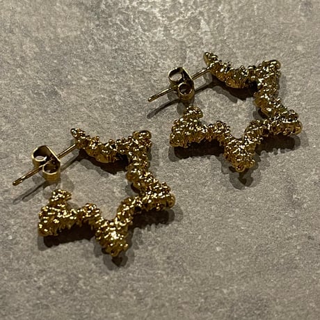 2412PR0735 / Shine star motif Pierce（Gold）