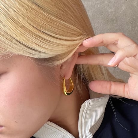 2404PR0692 / Drop oval hoop Pierce（Gold）