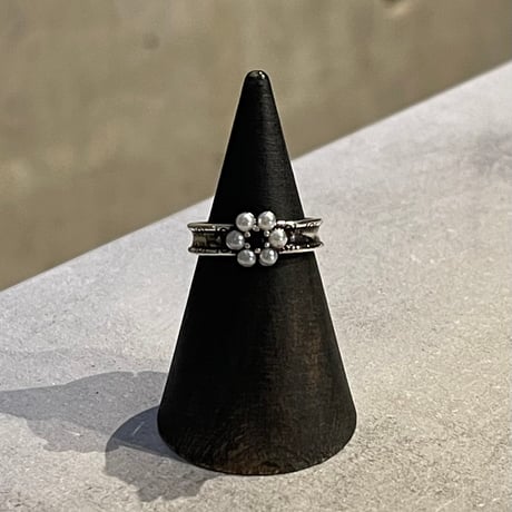 2402RG0390 / Pearl Flower Small Design Ring （Silver）