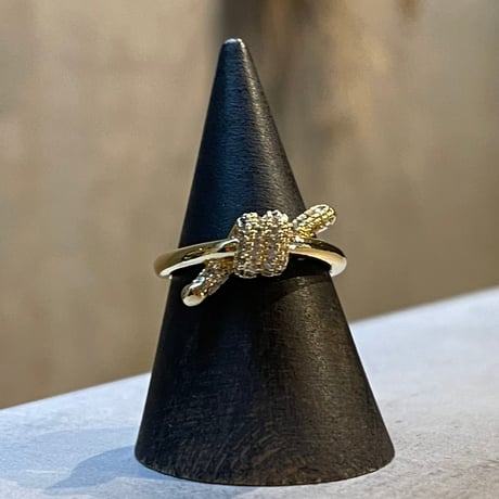 2506RG0638 / Shining knot twist ring（Gold）