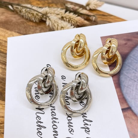 Metal circle twist Earring（Gold）/ 2206_ER0115