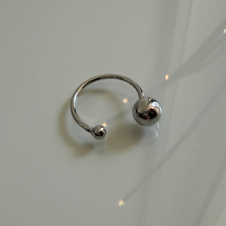 2604RG0754 / Asymmetry ball ring（Silver）