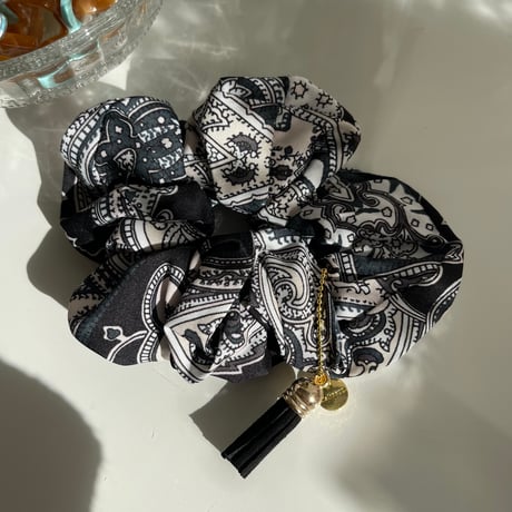 2311HA0037 / Pattern tassel charm hair rubber（Black）