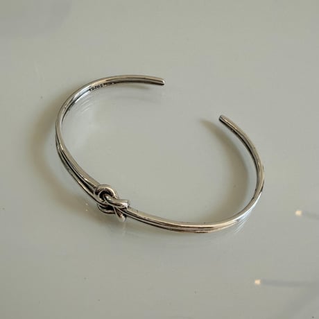 2604BR0120 / Double knot twist Bangle（Silver）