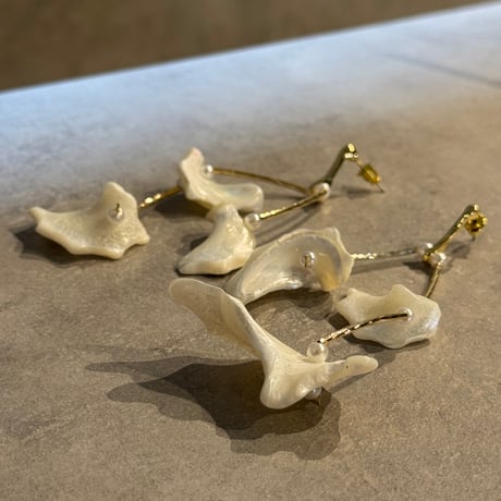 2504PR0774 / Shell stone Pierce（Gold/shell)