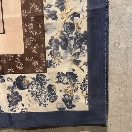 2510GS045(S) / Large frill Scarf（White/Blue）