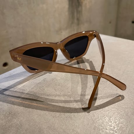 SE24SG_CA001 / Wide Wellington Sunglasses (Beige/Black)