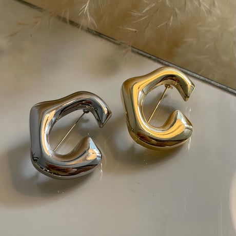 2403OT001 / C  shape brooch（Silver）