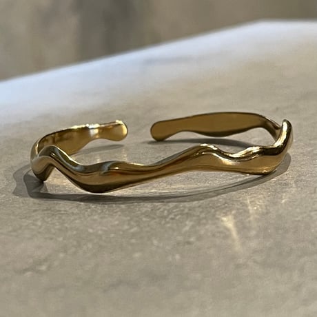 2502BR0069 / Craft wave bangle（Gold）