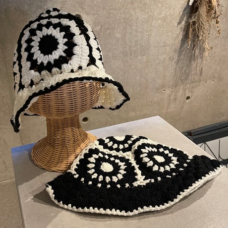 2505HW0088(S) / Crochet Flower Knit Hat（Black）