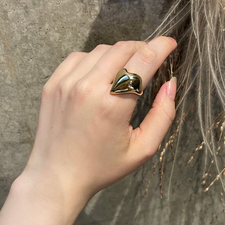 2506RG0654 / Oval Heart design ring（Gold）