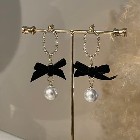 2312PR0624 / Oval stone pearl ribbon Pierce（Gold）