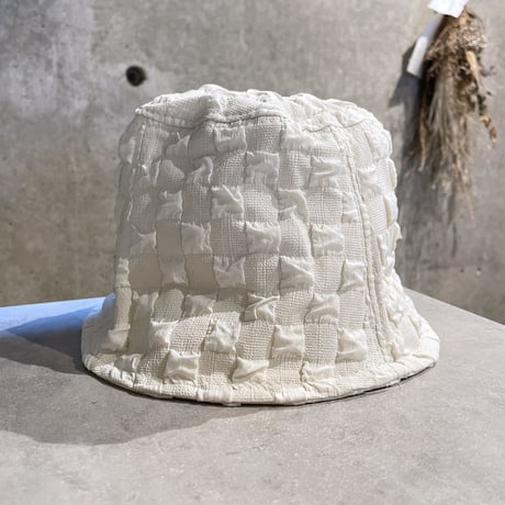 2403HW0030 / Square shirring Bucket hat（White）