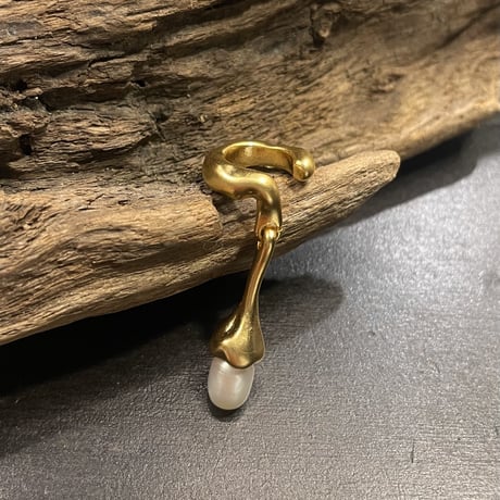 EC112 / Matte Design Pearl Earcuff（Gold/Pearl）