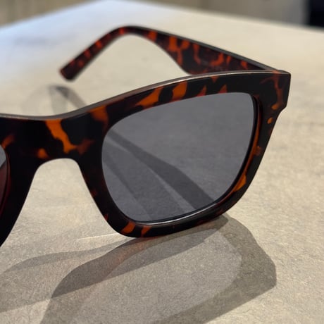SE25SG_CA020（S） / Wellington Square Sunglasses (Matt Demi/Grey）