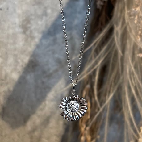2509NC0358 / Flower motif charm Necklace（Silver）