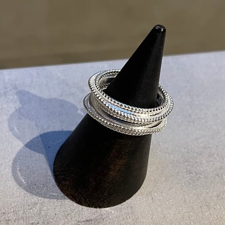2504RG0603 / Layered line ring（Silver）